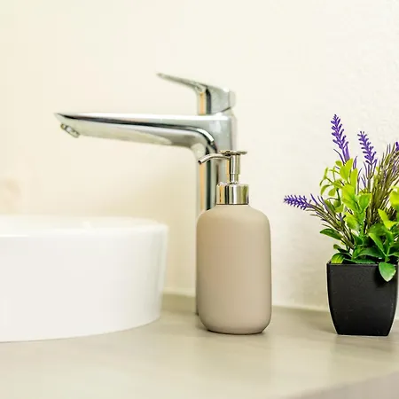 Jasminkas Host 3 - Stadtwohnung Mit Kueche & Gratis Parkplatz *